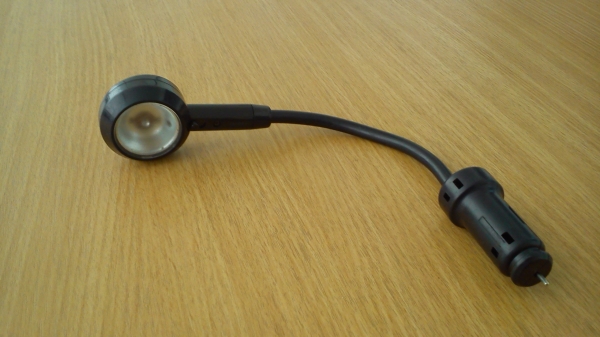 ไฟฉายส่องสว่างในรถต่อกับช่องที่จุดไฟบุหรี่