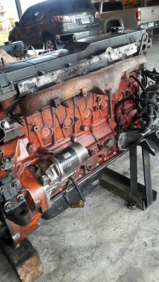 เครื่องยนต์อีซูสุ6HE1#195แรงม้าสวยๆอุปกรณ์ครบมีใบเลขเครื่องติดดีมากครับ