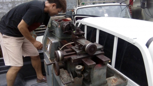 Tractor-backhoe ส่งเครื่องกลึง ไป สระบุรีครับ ขอบคุณมากครับ Tractor-backhoe ส่งเครื่องกลึง ไป สระบุรีครับ ขอบคุณมากครับ