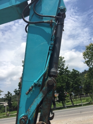 KOBELCO SK200 mark3 มีไลน์หัวกระแทก KOBELCO SK200 mark3 มีไลน์หัวกระแทก