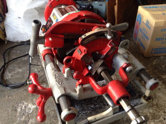 ขายเครื่องตร๊าปเกลียว KSU made in Korea สภาพสวยมาก อุปกรณ์ครบ พร้อมใช้งาน ขายเครื่องตร๊าปเกลียว KSU made in Korea สภาพสวยมาก อุปกรณ์ครบ พร้อมใช้งาน