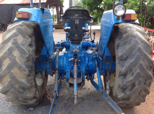 ขาย FORD 77  เครื่องT3 ใบดันหน้า ผาน7 พร้อมเล่ม