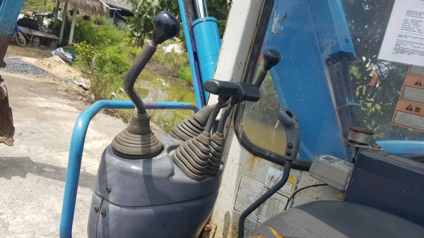 ขายด่วนรถแบคโฮมิสซูMM40SRแทคหล็กหู้มยางเทียบเท่าPC40รถนอกสถาพดีเพิ่งนำเข้ามาใหม่ยังไม่เคยใช้งานในเมืองไทยเลย