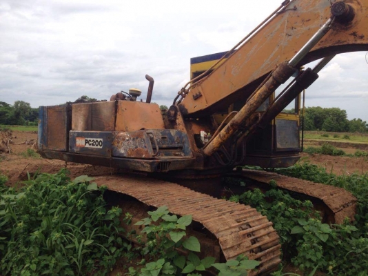 ขายแมคโค komatsu PC200-3 ขายแมคโค komatsu PC200-3