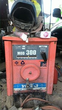 ขายตู้เชื่อมพลัง 300 แอมป์ ใช้ไฟฟ้า 220 V พร้อมสายเชื่อมอย่างดียาว 18 เมตร