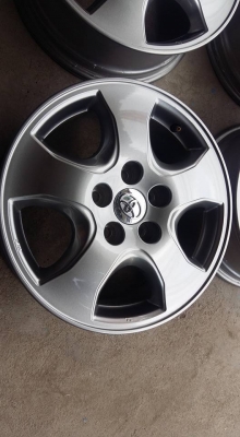 ขายล้อแม็ก vigo 16" สีรมดำสีเดิม สภาพสวย  สนใจติดต่อ ตาเล็ก ล้อและยางครับ 081-3747940