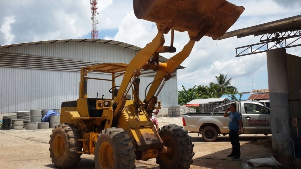 ขายด่วนรถตักKOMATSU WA100-1เอกสารอินวอย สภาพพร้อมใช้ราคาไม่แพงโทร0856842587