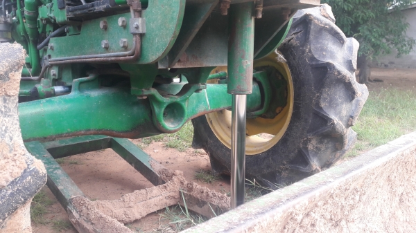 ขาย รถไถจอร์นเดียร์ รุ่น 5615 พร้อมใช้ เอกสารเป็นเล้มทะเบียน