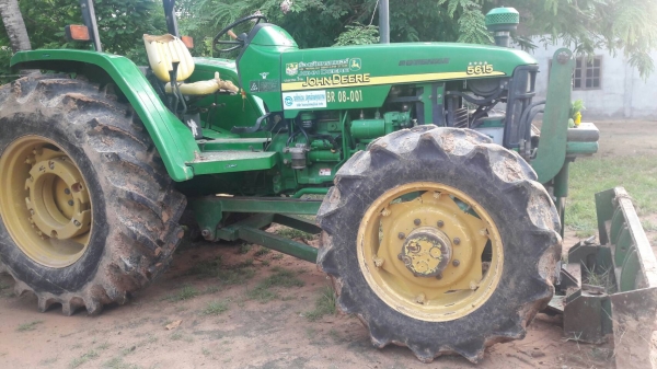 ขาย รถไถจอร์นเดียร์ รุ่น 5615 พร้อมใช้ เอกสารเป็นเล้มทะเบียน