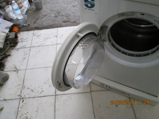 ขายครับ  พร้อมใช้/เครื่องอบผ้า//อีเลคโทรลัค//สภาพใหม่มาก