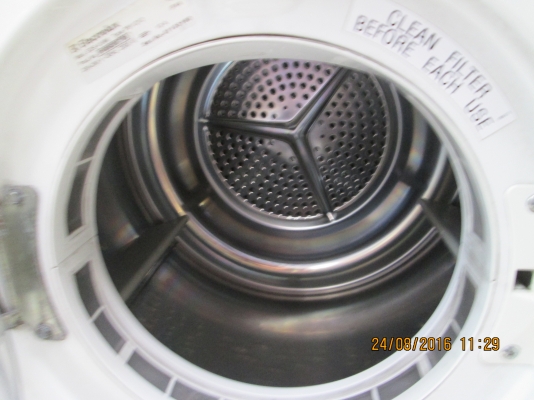 ขายครับ  พร้อมใช้/เครื่องอบผ้า//อีเลคโทรลัค//สภาพใหม่มาก