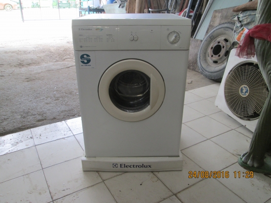 ขายครับ  พร้อมใช้/เครื่องอบผ้า//อีเลคโทรลัค//สภาพใหม่มาก