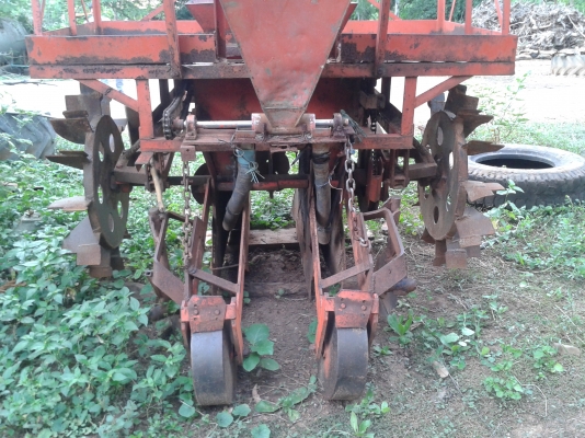 ขายเครื่องปลูกอ้อยร่องคู่50เซน ของกลกิจ ขายเครื่องปลูกอ้อยร่องคู่50เซน ของกลกิจ