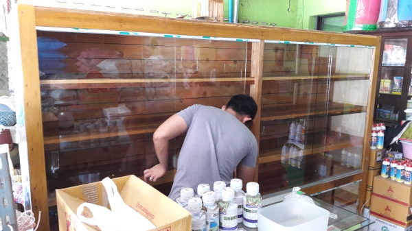 ตู้โชว์รับทำงานไม้ทุกชนิด ตู้โชว์รับทำงานไม้ทุกชนิด