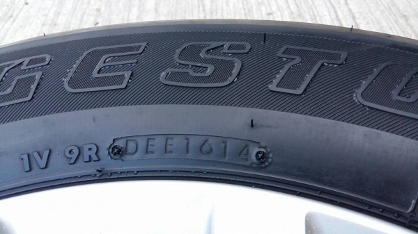 ขายล้อแม็ก mitsu pajero สีเงิน 17" ยางปี14 สนใจติดต่อ ตาเล็ก ล้อและยางครับ 081-3747940 ขายล้อแม็ก mitsu pajero สีเงิน 17" ยางปี14 สนใจติดต่อ ตาเล็ก ล้อและยางครับ 081-3747940