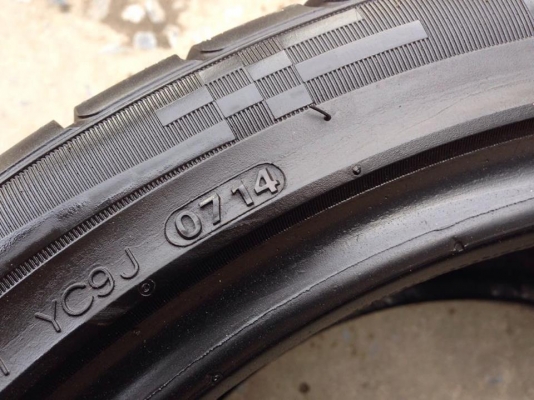 ยาง KUMHO 265-35-18 ปี 14 2 เส้น 3000 สภาพสวยๆไม่มีปะไม่บวมดอกยางเหลือเยอะเอาไปวิ่งกันใด้อีกยาวค่ะ ยาง KUMHO 265-35-18 ปี 14 2 เส้น 3000 สภาพสวยๆไม่มีปะไม่บวมดอกยางเหลือเยอะเอาไปวิ่งกันใด้อีกยาวค่ะ