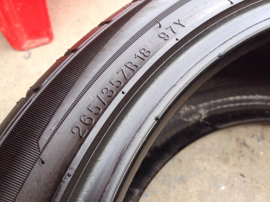 ยาง KUMHO 265-35-18 ปี 14 2 เส้น 3000 สภาพสวยๆไม่มีปะไม่บวมดอกยางเหลือเยอะเอาไปวิ่งกันใด้อีกยาวค่ะ ยาง KUMHO 265-35-18 ปี 14 2 เส้น 3000 สภาพสวยๆไม่มีปะไม่บวมดอกยางเหลือเยอะเอาไปวิ่งกันใด้อีกยาวค่ะ