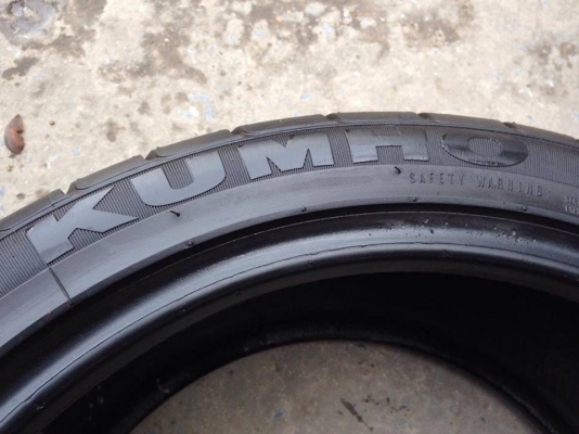 ยาง KUMHO 265-35-18 ปี 14 2 เส้น 3000 สภาพสวยๆไม่มีปะไม่บวมดอกยางเหลือเยอะเอาไปวิ่งกันใด้อีกยาวค่ะ ยาง KUMHO 265-35-18 ปี 14 2 เส้น 3000 สภาพสวยๆไม่มีปะไม่บวมดอกยางเหลือเยอะเอาไปวิ่งกันใด้อีกยาวค่ะ
