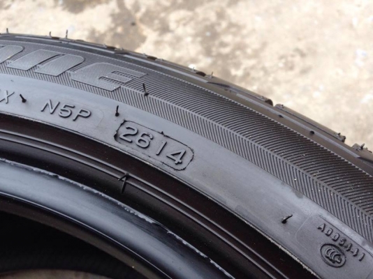 ยาง Bridgstone 245-40-18 made in Poland ปี 14 2 เส้น 4000 สวยๆไม่มีปะไม่บวมไม่กินข้างดอกยางเหลือเยอะเอาไปวิ่งกันใด้อีกยาวค่ะ