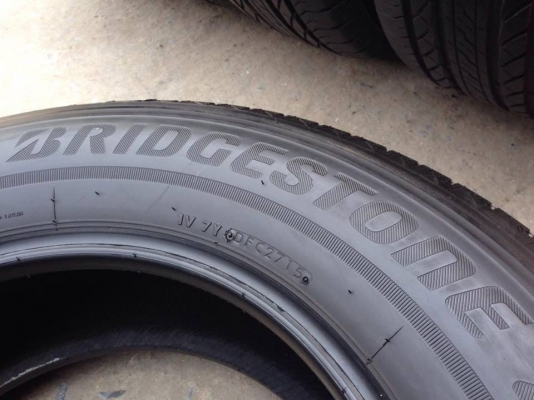 ยาง Bridgstone Ecopla ep850 265-65-17 ปี 15 ครบชุด 4 เส้น 8000 สภาพสวยๆไม่มีปะไม่บวมไม่กินข้างดอกยางเหลือเยอะเอาไปวิ่งกันใด้อีกยาวค่ะ