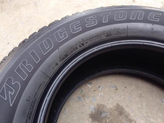 ยาง Bridgstone 255-65-17 ปี 15 ครบชุด 4 เส้น 7500 สภาพสวยๆไม่มีปะไม่บวมไม่กินข้างดอกยางเหลือเยอะเอาไปวิ่งกันใด้อีกยาวค่ะ ยาง Bridgstone 255-65-17 ปี 15 ครบชุด 4 เส้น 7500 สภาพสวยๆไม่มีปะไม่บวมไม่กินข้างดอกยางเหลือเยอะเอาไปวิ่งกันใด้อีกยาวค่ะ
