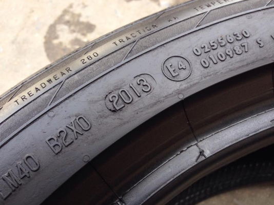 ยาง Continental 225-50-17 made in Germany ปี 13 ครบชุด 4 เส้น 3800 สภาพสวยๆไม่มีปะไม่บวมไม่กินข้าง ดอกยางเหลือเยอะเอาไปวิ่งกันใด้อีกยาวค่ะ