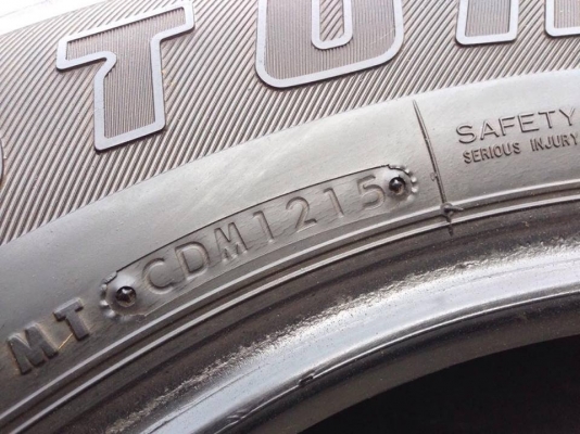 ยาง Bridgstone 245-70-16 ปี 15 ครบชุด 4 เส้น 5000 สภาพสวยๆไม่บวมไม่กินข้าง ดอกยางเหลือเยอะเอาไปวิ่งกันใด้อีกยาวค่ะ