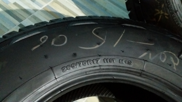 ขายยางA/T 265-70-17 ยางใหม่มีคู่เดียวครับคู่ละ5500