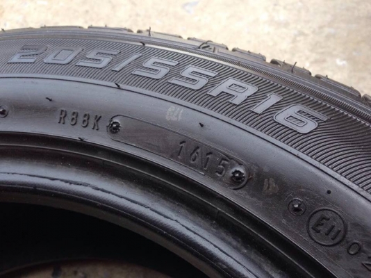 ยาง DUNLOP 205-55-16 ปี 15 ครบชุด 4 เส้น 3500 สภาพสวยๆไม่มีปะไม่บวมไม่กินข้าง ดอกยางเหลือเยอะเอาไปวิ่งกันใด้อีกยาวค่ะ