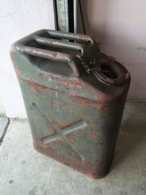 ถังน้ำมัน US แท้ สวยๆหายากคับ น่าสะสม ถังน้ำมัน US แท้ สวยๆหายากคับ น่าสะสม