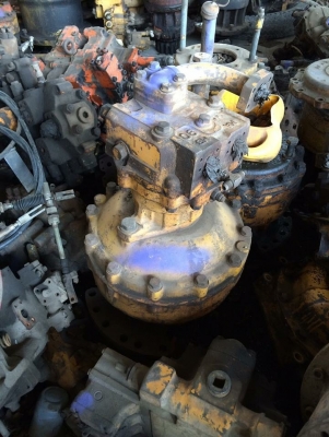 โป๊ะสวิง komatsu pc200-3 เก่า ราคา 50,000 บาท โป๊ะสวิง komatsu pc200-3 เก่า ราคา 50,000 บาท