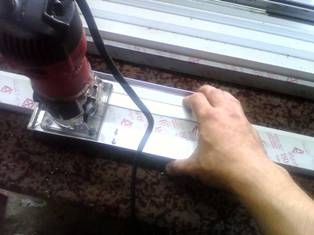 บล็อกเจอะรูเสากุญแจบานเลื่อนสำหรับช่างกระจกอลูมิเนียม ราคา 250 บาท