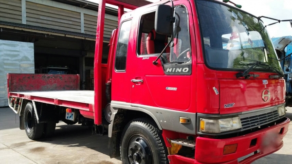 รถฮีโน่ 6 ล้อ พื้เรียบ FF3H 195 แรงม้า. ปี 37. สนใจติดต่อ 081 - 6079515