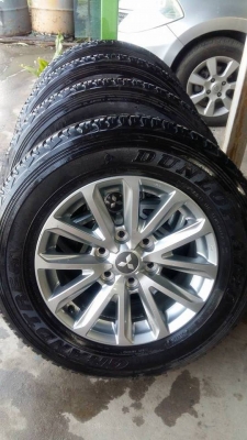 ขายล้อแม็ก triton plus 17" ยางปี15  สนใจติดต่อ ตาเล็ก ล้อและยางครับ 081-3747940