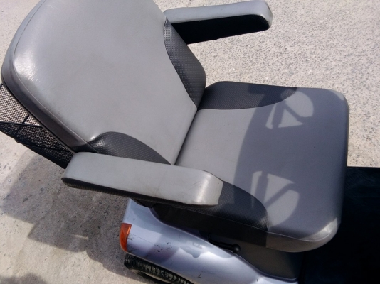 ขายรถไฟฟ้าผู้สูงอายุ เก่าญี่ปุ่น เเบตใหม่สภาพสวยครับ