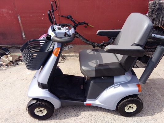 ขายรถไฟฟ้าผู้สูงอายุ เก่าญี่ปุ่น เเบตใหม่สภาพสวยครับ