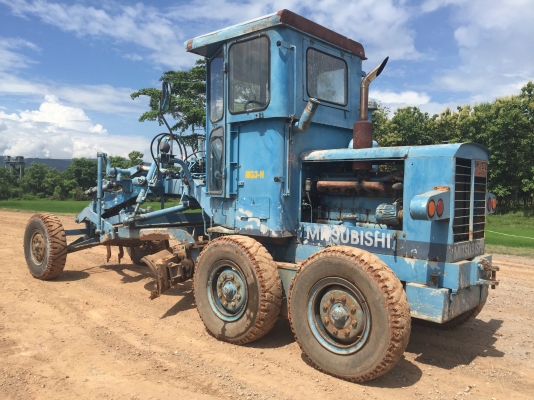 ขายรถเกรด ขนาดกลาง  เล่มทะเบียน