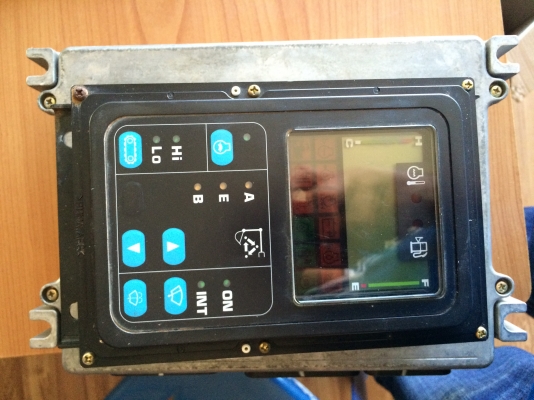 ขาย กล่องไฟ +จอ KOMATSU200-7 ราคา 60000 บาท