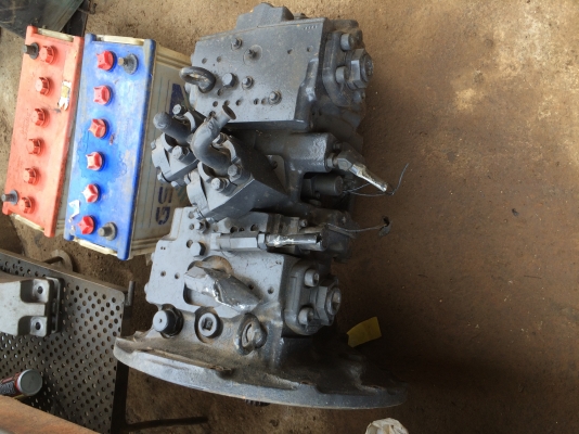 ขายปั๊มไฮโดรลิค KOMATSU PC200 รุ่น 7 ราคา100000 บาท
