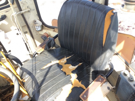 รถตัก Komatsu 520B ขนาดบุ้งกี๋ 1.7 คิว นำเข้าจากญี่ปุ่น สภาพพร้อมใช้งาน ราคาถูก