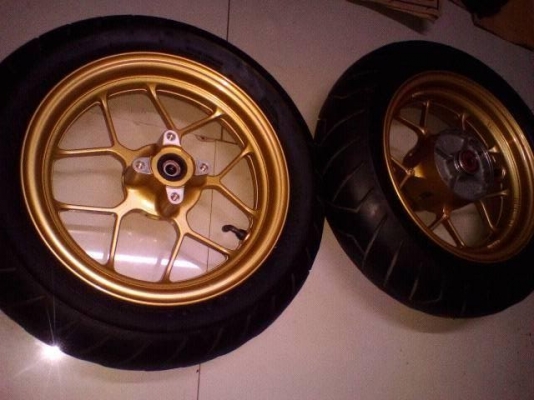 ล้อแม็กเดิมแท้ติดรถ MSX พร้อมยางเดิมๆ ครับ ล้อแม็กเดิมแท้ติดรถ MSX พร้อมยางเดิมๆ ครับ