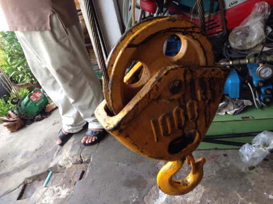 ขายรอกสลิงไฟฟ้า 1ton. Toyo made in Japan พร้อมตัวเดิน อุปกรณ์ครบ ต้องเดินระบบไฟนิดหน่อยครับ