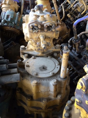 โป๊ะสวิง komatsu pc200-5 เก่า ราคา 70,000 บาท