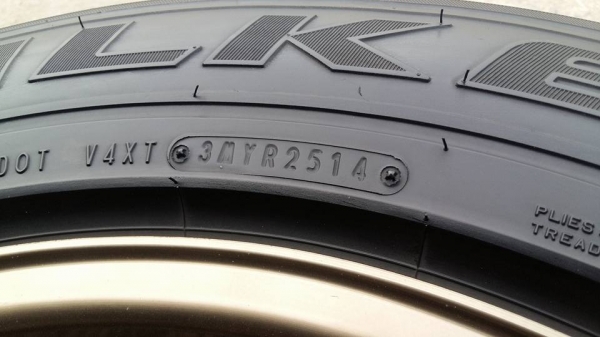 ขายล้อแม็กมือ2 te37suv 18" ยางปี14 สนใจติดต่อ ตาเล็ก ล้อและยางครับ 081-3747940