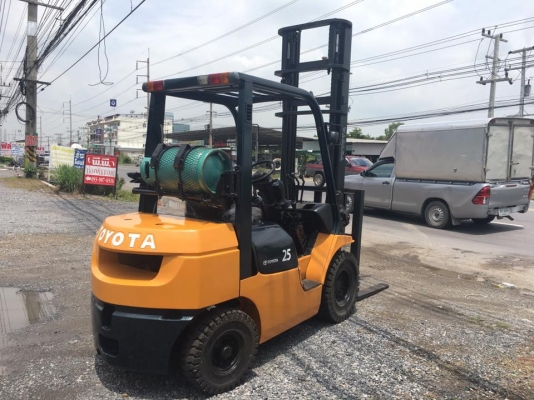 ขายโฟล์คลิฟท์ แก๊ส TOYOTA 7FG25 ยกขนาด 2.5 ตัน 4.5 เมตร เกียร์ธรรมดา 240,000 บาท 094-426-7888 จะเด็ด