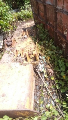 ขายใบมีดรถแทรกเตอร์  CAT-D-3 ความยาว 275 ซม. ความกว้าง 72 ซม.ใบมีดเก่านอก เอาไปแปลงเป็น ของ D-4 ได้ครับ ขายไม่แพง