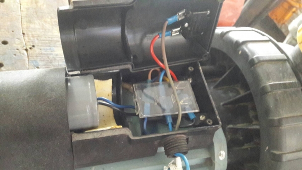 เครื่องสูบน้ำ สระว่ายน้ำเครื่องสูบน้ำ สระว่ายน้ำ  ขนาด 1 แรงม้า เสียงดี เงียบ นิ่ม พร้อมใช้ ไฟบ้าน