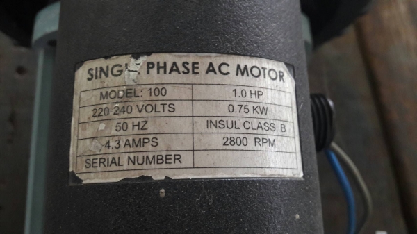 เครื่องสูบน้ำ สระว่ายน้ำเครื่องสูบน้ำ สระว่ายน้ำ  ขนาด 1 แรงม้า เสียงดี เงียบ นิ่ม พร้อมใช้ ไฟบ้าน