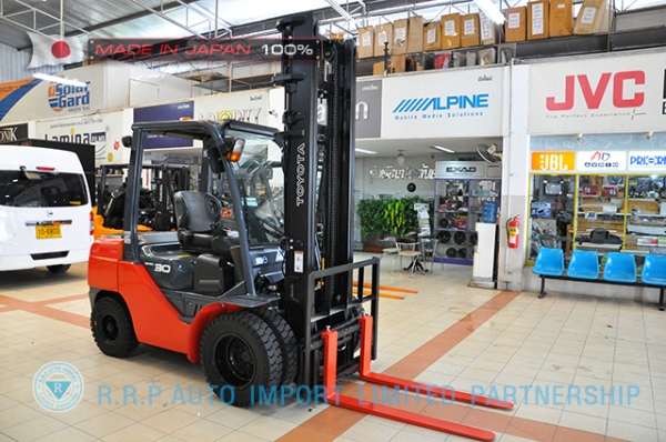 ขายรถโฟล์คลิฟท์มือสอง TOYOTA รุ่น 8FD30-31493 ราคา 595,000 บาท  นำเข้าจากประเทศญี่ปุ่น 100\% ไม่เคยใช้งานในไทย