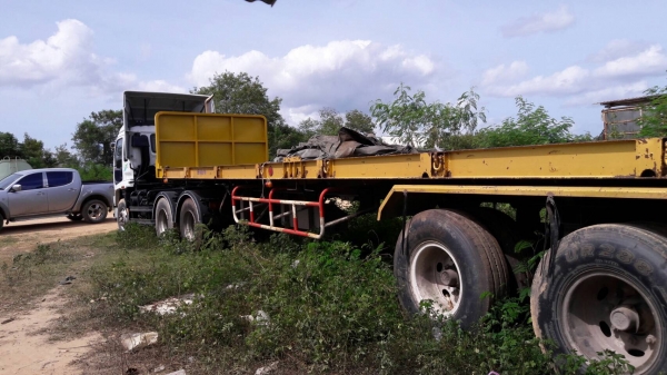 10ล้อหัวลาก320แรงและหางพื้นเรียบ3คานน... ปี50..รถสภาพดี ยางสวย หัวขาย1.25ล้าน หางขาย3.2แสน..